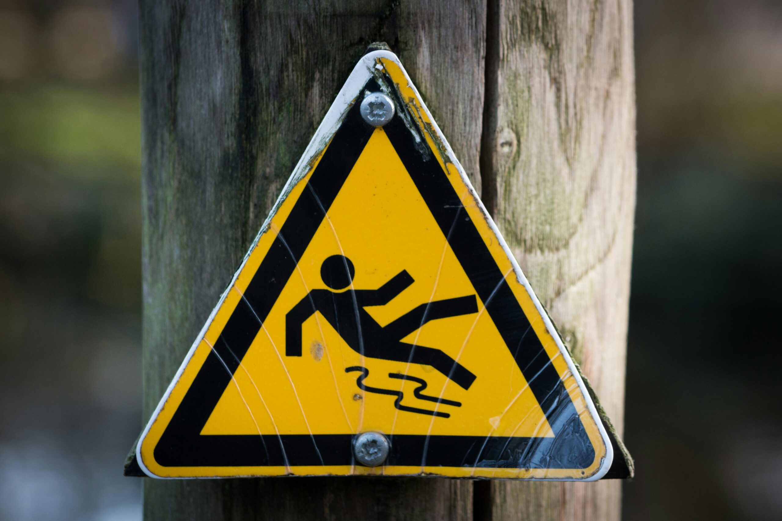 Image of slip and fall sign.